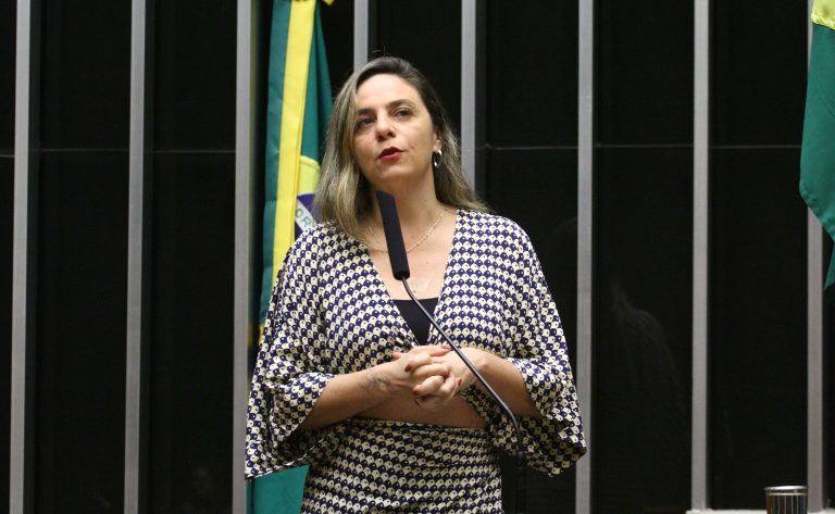 Projeto proíbe governo federal de adquirir papel com celulose branqueada