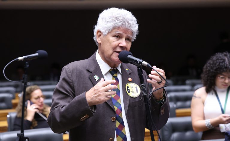 Proposta vincula vagas de estacionamento para idosos à população local