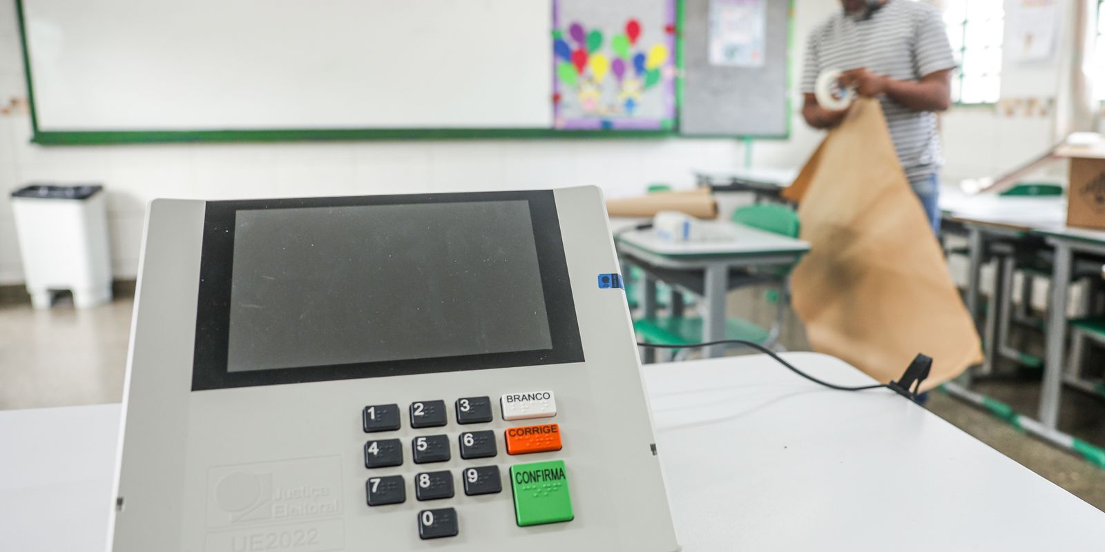TRE-SP troca 52 urnas eletrônicas por falhas no início da votação