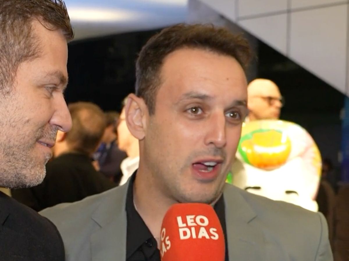 Victor Sarro e Rodrigo Capella festejam “Comédia SBT” e brincam com RH da emissora