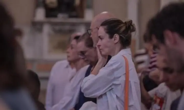 Ana Paula Renault comparece à missa de sétimo dia do pai em Belo Horizonte