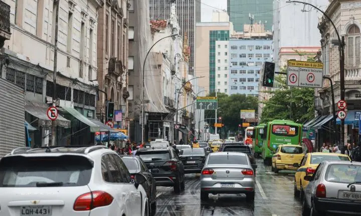 Uso de adesivo eleitoral pode cancelar cobertura do seguro de automóvel