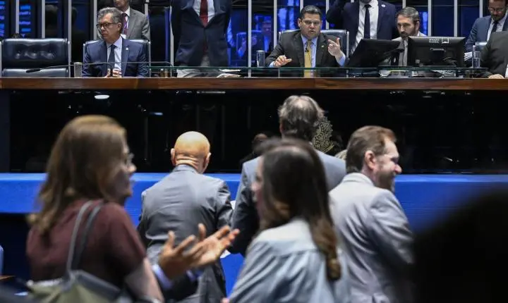 Alcolumbre garante votação sobre o fim da escala 6x1 no Senado após o período eleitoral