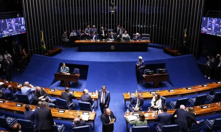 Davi Alcolumbre retém avanço da PEC do fim da 6x1 no Senado