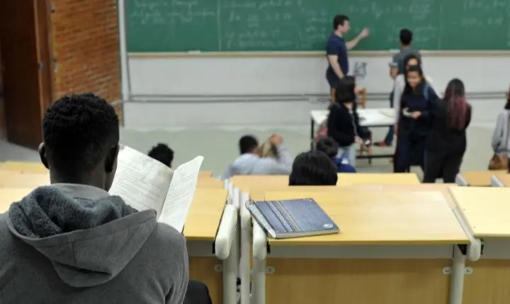 Estudante deverá ressarcir R$ 720 mil por uso indevido de cota racial