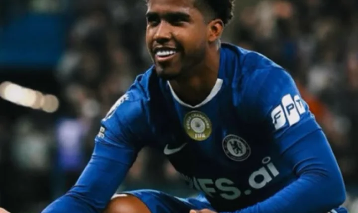Andrey Santos recebe aval do Chelsea e encaminha acerto com o Manchester United