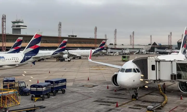Anvisa atualiza as normas de segurança sanitária na aviação comercial brasileira