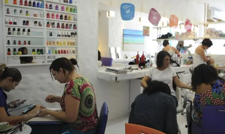 Anvisa proíbe duas substâncias utilizadas em unhas em gel