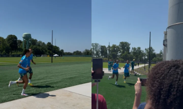Ao lado de Neymar, Raphinha volta a treinar em campo com a Seleção Brasileira