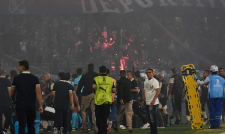 Medellín pede desculpas ao Flamengo após tumulto e promete investigação