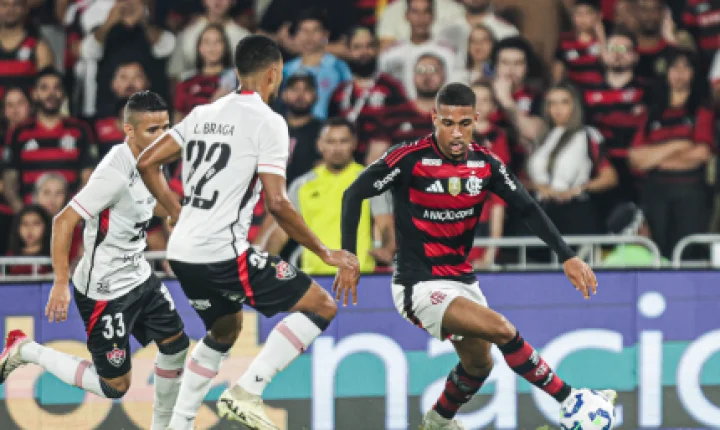 Vitória contesta arbitragem de Daronco após derrota para o Flamengo