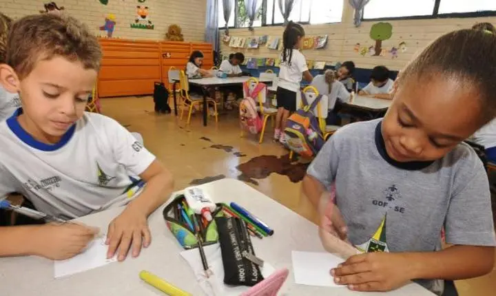 Recomposição de aprendizagens no Brasil avança de ações emergenciais para políticas formalizadas
