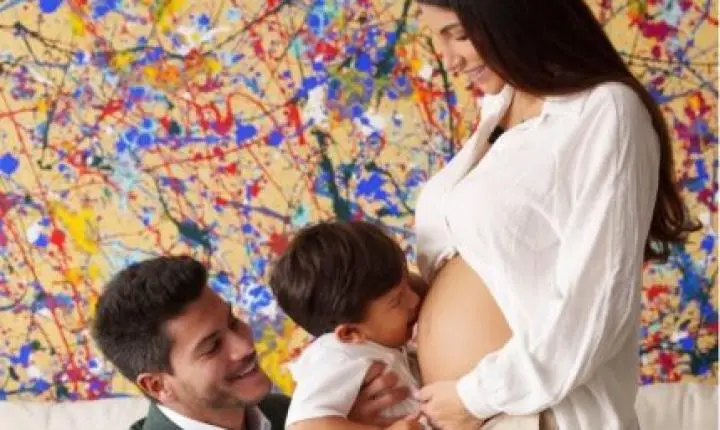 Arthur Aguiar e Jheny Santucci anunciam gravidez do 2º filho juntos: “Agora somos cinco”