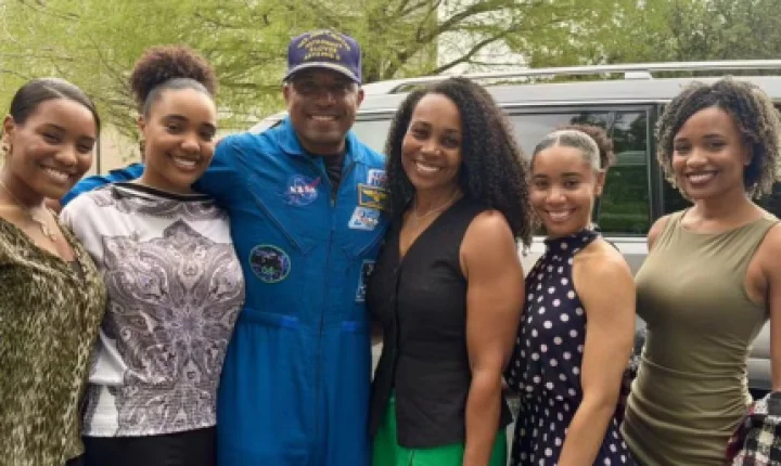 Astronauta da Artemis II publica foto com a família e celebra: “Missão cumprida”