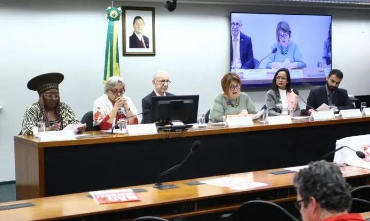 Ativistas criticam deportações em massa dos EUA e cobram acolhimento de migrantes no Brasil