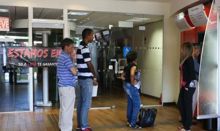 Paralisação dos bancários afeta atendimento em todo o país nesta quinta-feira