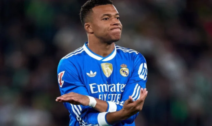 Mbappé enfrenta forte pressão no Real Madrid em meio a desentendimentos no elenco e críticas da torcida