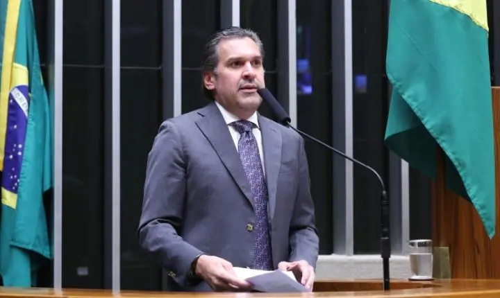 Câmara aprova flexibilização de regras fiscais para benefícios em 2026