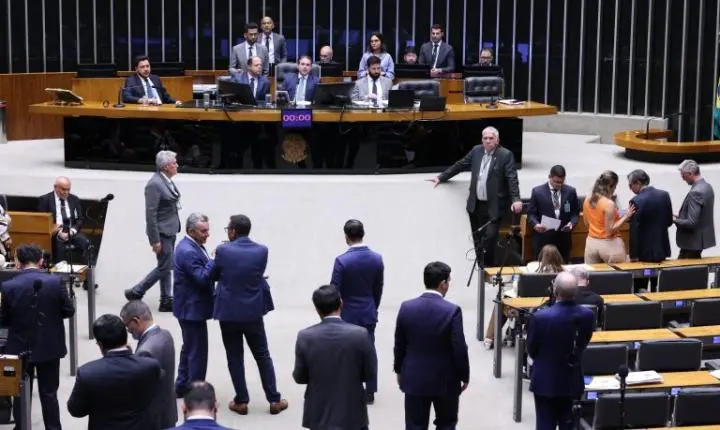 Câmara aprova medida provisória de indenização para servidores federais