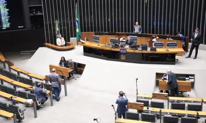 Câmara dos Deputados aprova redução de prazo para benefício fiscal na importação de cacau