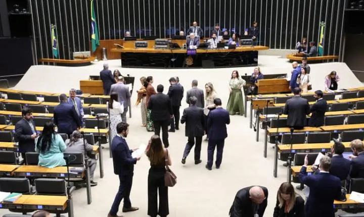 Câmara dos Deputados aprova projeto que proíbe cobrança de tarifa mínima em serviços de água e esgoto