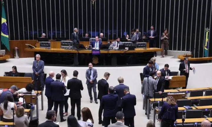 Câmara pode votar MP que zera imposto de compras de até 50 dólares