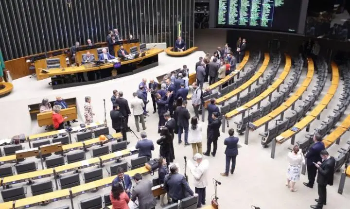 Câmara deve votar projetos de lei sobre saúde na próxima semana