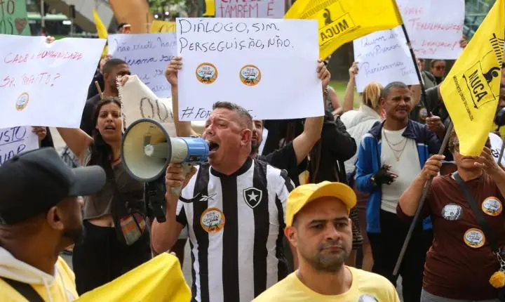 Camelôs protestam no Rio contra o Programa Tolerância Zero da Prefeitura