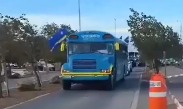 Campeões do carisma: com direito a ônibus escolar e dancinha, Curaçao viraliza nas redes