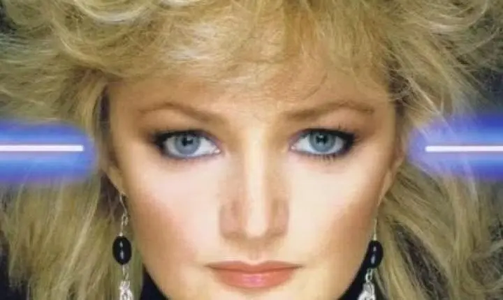 Bonnie Tyler entra em coma induzido após cirurgia de emergência