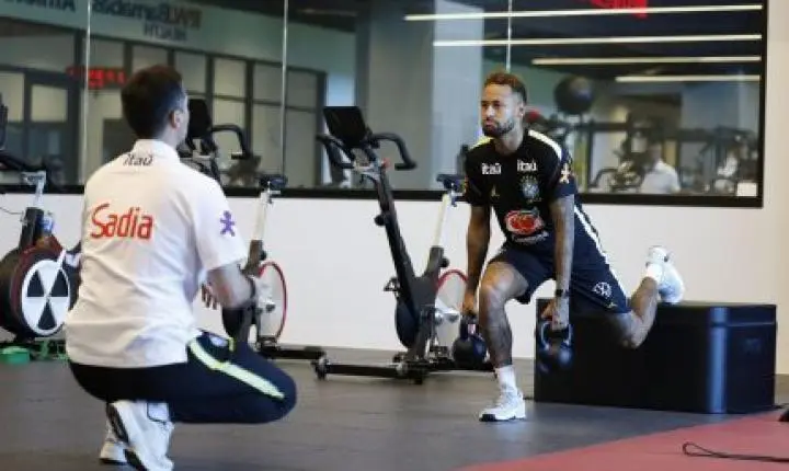 Carlo Ancelotti detalha exame decisivo para o retorno de Neymar aos treinos da Seleção Brasileira