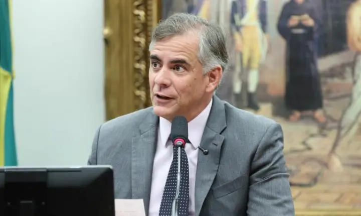 CCJ avança com propostas cruciais, incluindo fim da escala 6x1 e redução da maioridade penal