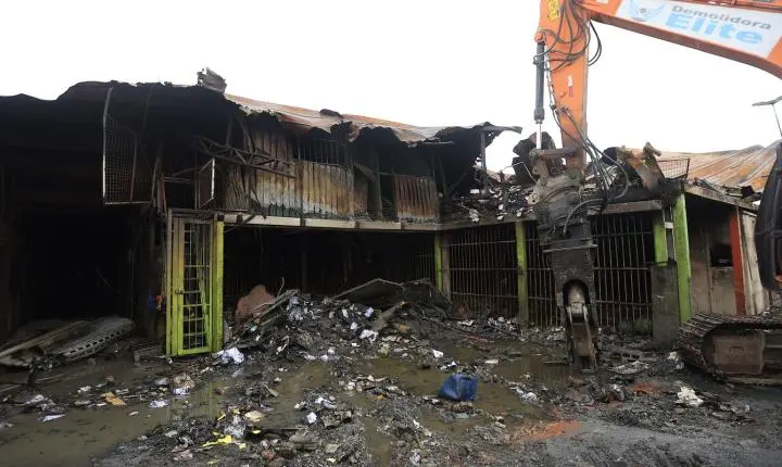 Obras na Ceagesp avançam com estruturas provisórias após incêndio