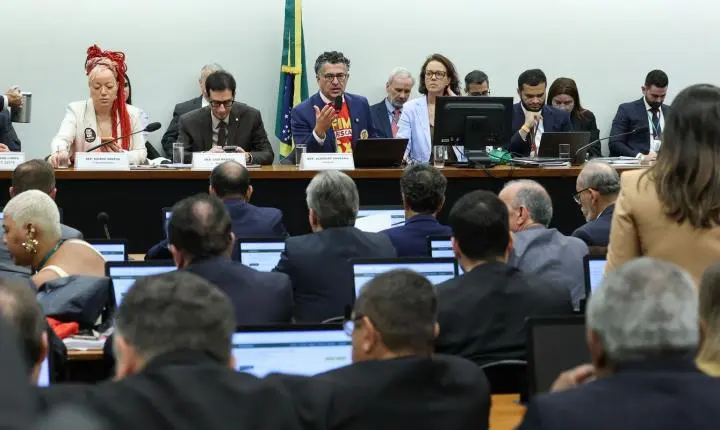 Centrão busca alterar transição de 60 dias para o fim da escala 6x1