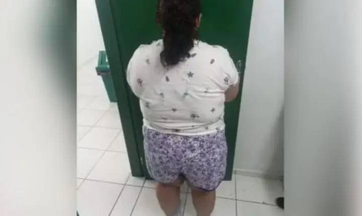 Mulher de 37 anos é presa em Joinville por estelionato ao fingir ser criança para adoção
