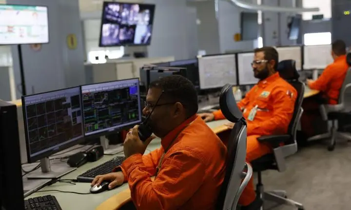Taxa de subutilização atinge menor nível histórico impulsionada por mercado de trabalho aquecido, revela IBGE