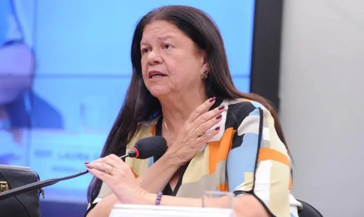 CCJ aprova projeto que garante atendimento acessível a mulheres com deficiência
