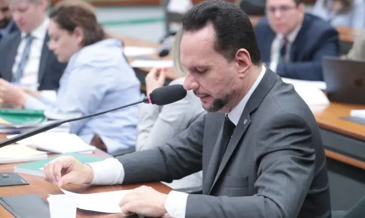 Câmara aprova emprego com incentivo fiscal para desempregados há um ano