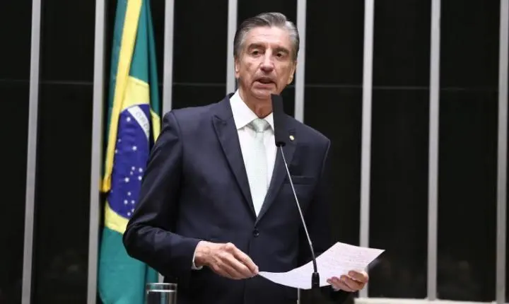 Comissão aprova inclusão de educação climática no currículo escolar