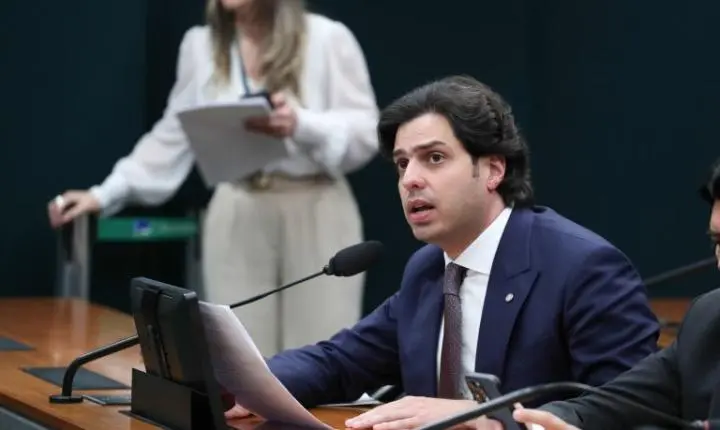 Comissão de Educação aprova ampliação do programa de material didático na LDB