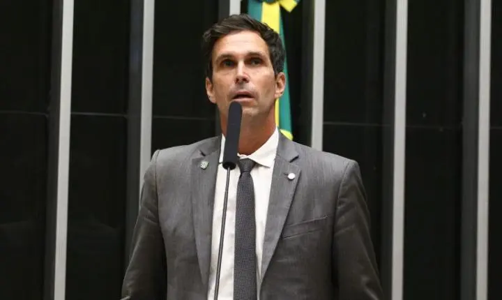 Projeto de lei proíbe demissão de jovens atletas durante o ano escolar