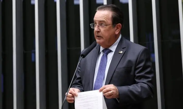 Comissão da Câmara aprova projeto que estende estágio para auxiliar transição ao mercado de trabalho