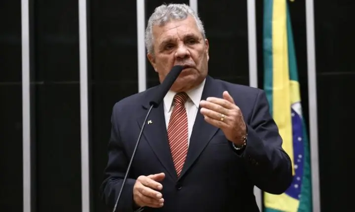 Comissão aprova projeto de lei que proíbe armas de fogo para quem possui medida protetiva