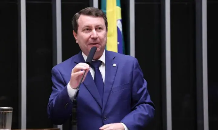 Comissão da Câmara aprova proteção ao consumidor em uso de inteligência artificial
