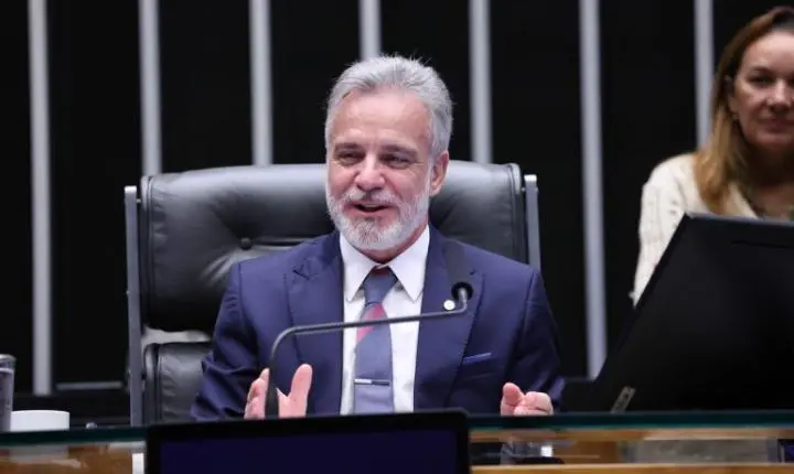Câmara dos Deputados estabelece regras para óculos inteligentes no trânsito