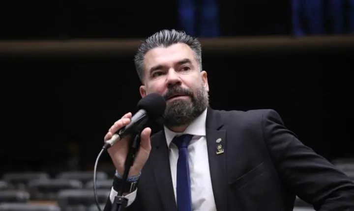 Comissão da Câmara aprova sanções para detentos que tirarem fotos dentro de presídios