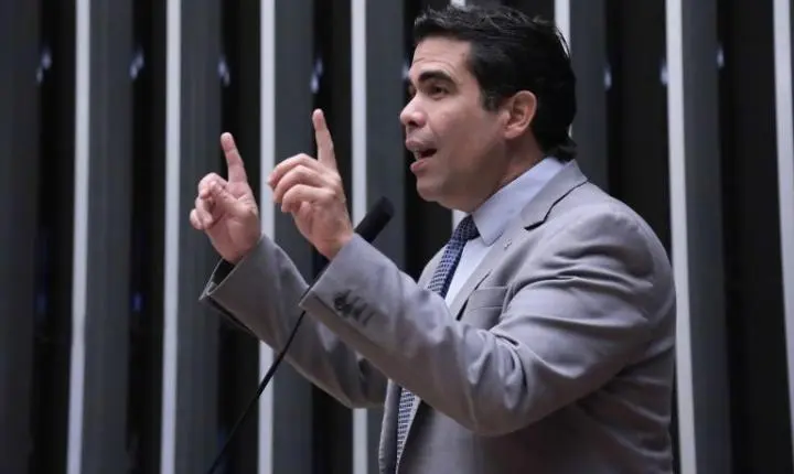 Comissão da Câmara aprova validade permanente para credencial de estacionamento de pessoa com deficiência