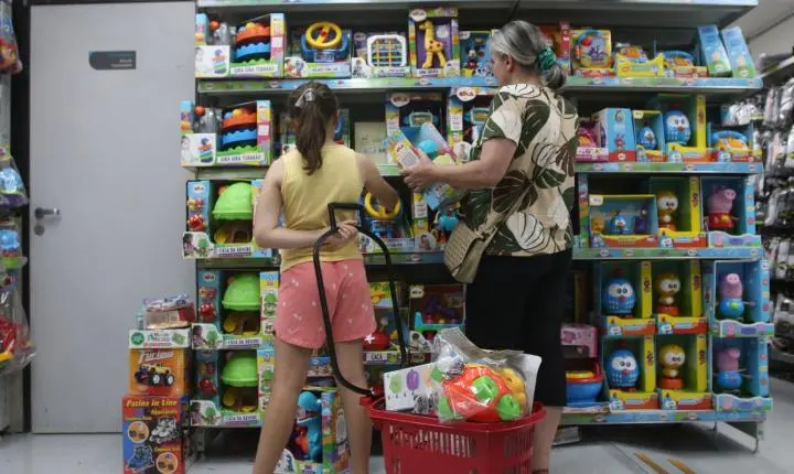 Confiança do consumidor tem segunda elevação consecutiva, aponta FGV