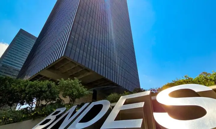 Lula associa êxito do BNDES à confiança da equipe e destina R$ 140 bilhões à indústria