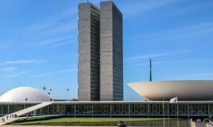 Congresso abre sessão para votar autorização permanente para reduzir Imposto de Renda; acompanhe